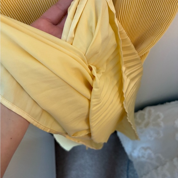 Abercrombie & Fitch Giselle Pleat Release Midi Dress Butter Yellow - Picture 2 of 10